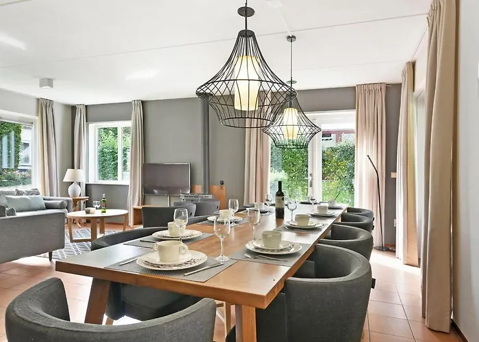 Landal Kasteeldomein De Cauberg فندق